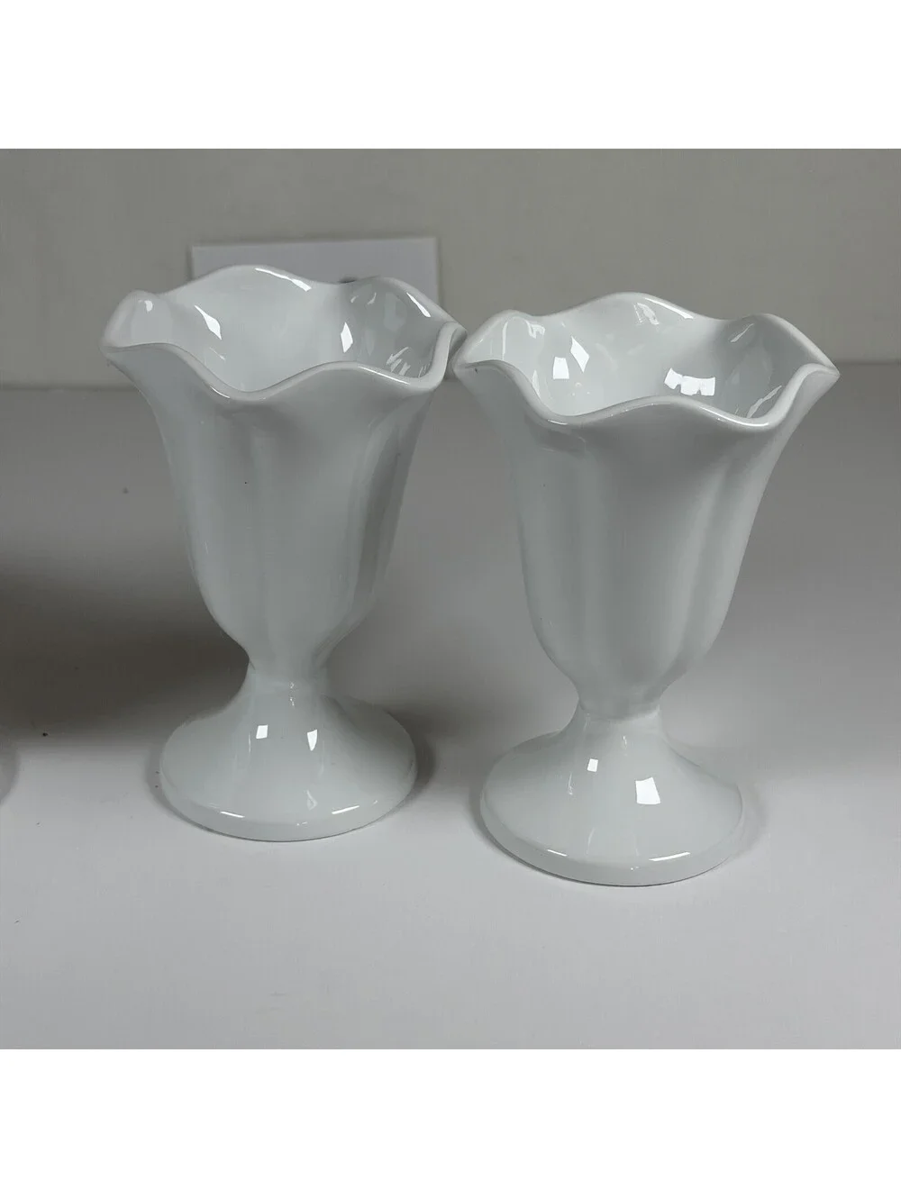Set of 4 Sur La Table White Porcelain Footed Ice Cream Dessert Bowls Scalloped